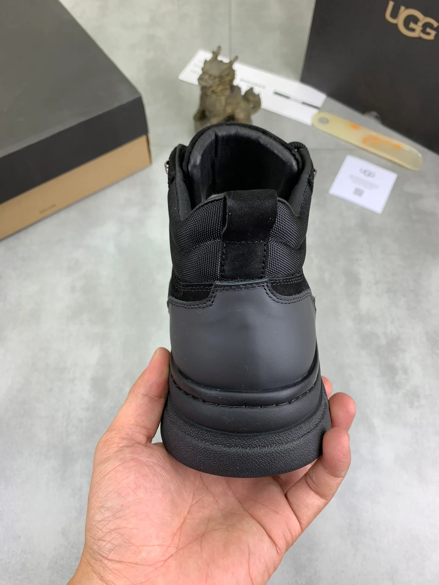Men's Men's Shoes P620 [New Style] 💰 🆘 "Real Wool" [UGG] 👉 Popular men's shoes official website synchronization 🔰 Genuine quality [proud] is not comparable to the imitations in the general market 🌀 The upper is imported Italian frosted cowhide, and the lining: foot pad 🅰️ grade 🐑 real wool 👻 Only Grade A can show the effect The hand feels smooth and delicate 🔱The shoe shape is grand, only genuine factories can achieve it 🎄The perfect toughness of the original outsole 👻⬛️ allows customers to bid farewell to one-time consumption. Real wool lining, super warm. 3️⃣Colors available Sizes: 38-44